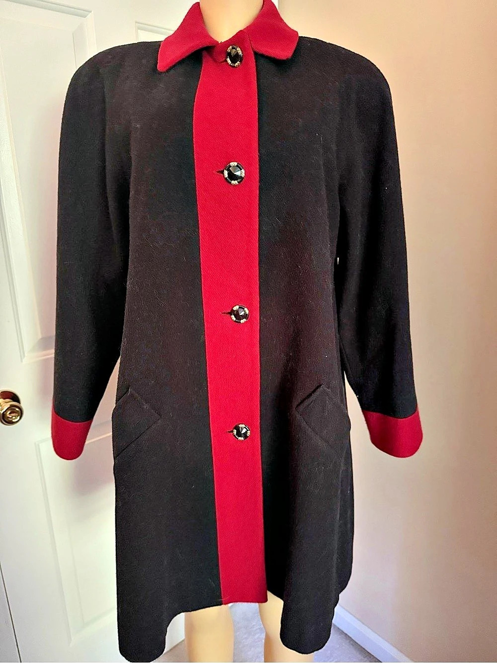 Mario de Pinto Black & Red Wool Coat Embellished Buttons Like New 2X
